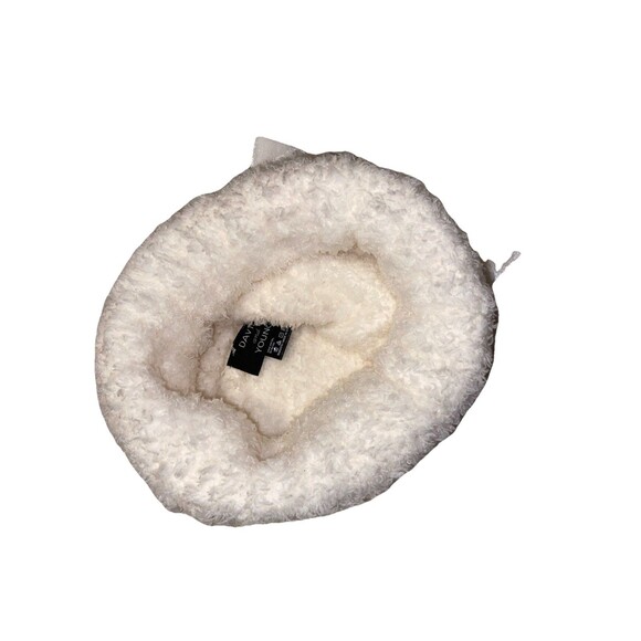 David & Young Women/Girl’s Fuzzy Beanie Pom-pom Detachable Bow Ivory OS NWT - Picture 3 of 3